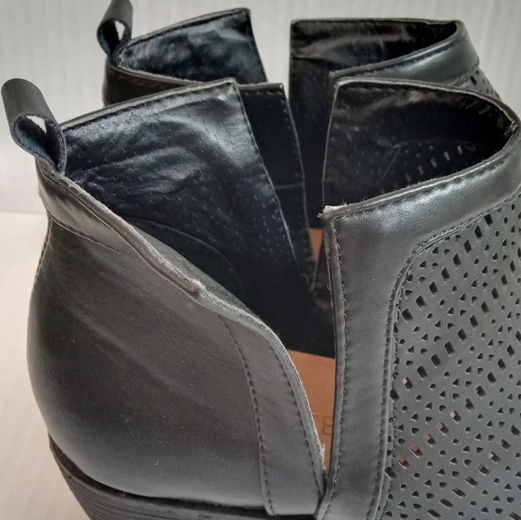 Reflections Black Perforated Slip On Ankle Boots Women's Size 7.5 - Picture 2 of 9